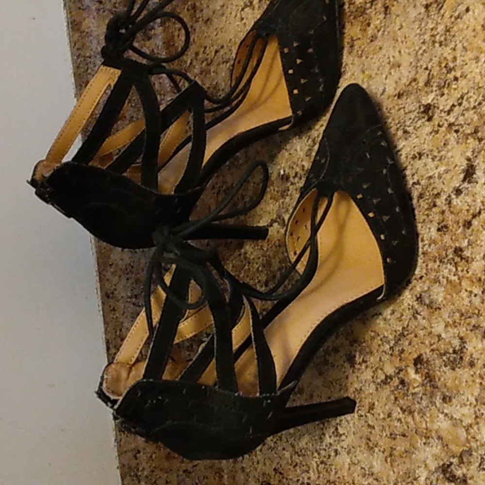 Black zipper back pump with cute tie detail in front . Worn once some 6